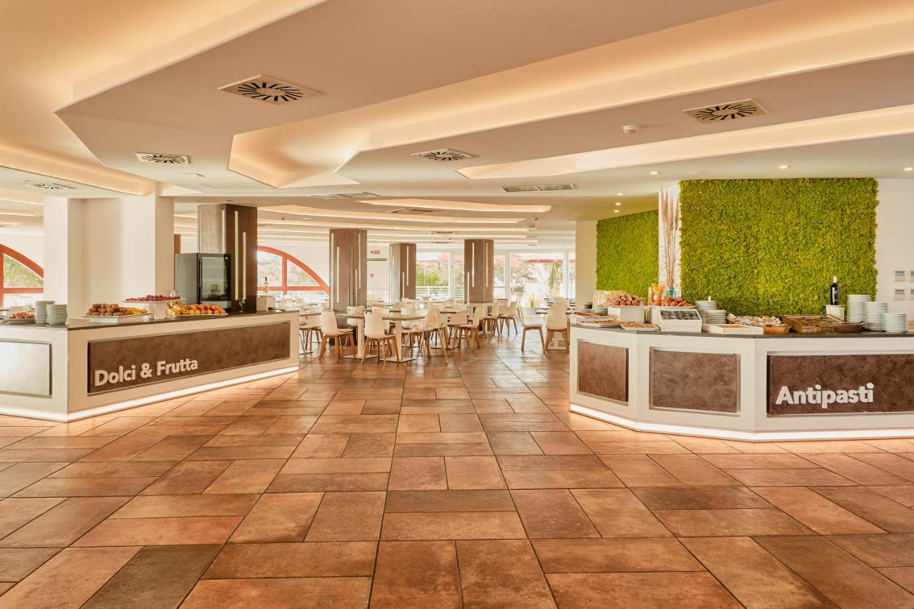 Отель Club Esse Roccaruja Стинтино Экстерьер фото